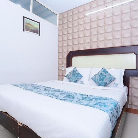 Kodavath Regency Alwaye Dış mekan fotoğraf