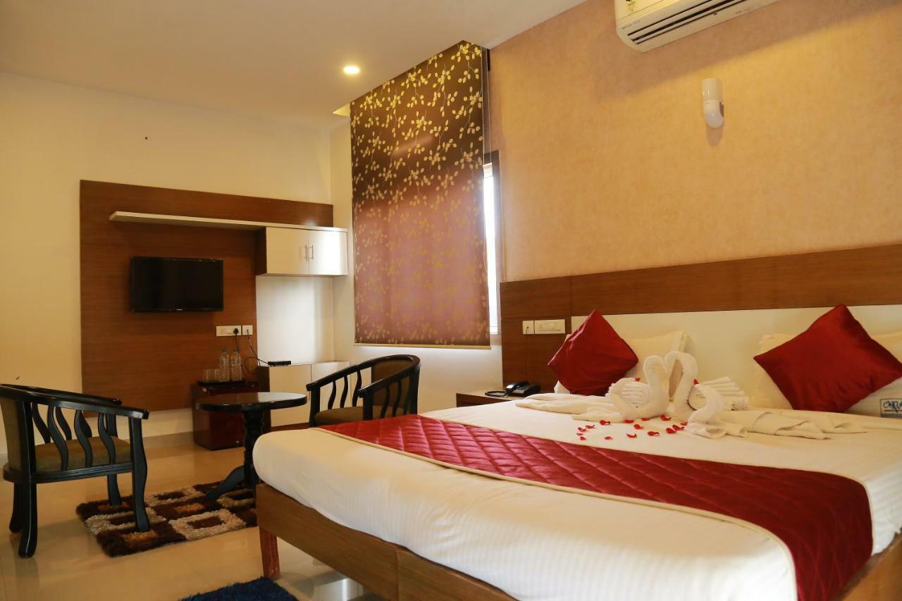 Kodavath Regency Alwaye Dış mekan fotoğraf