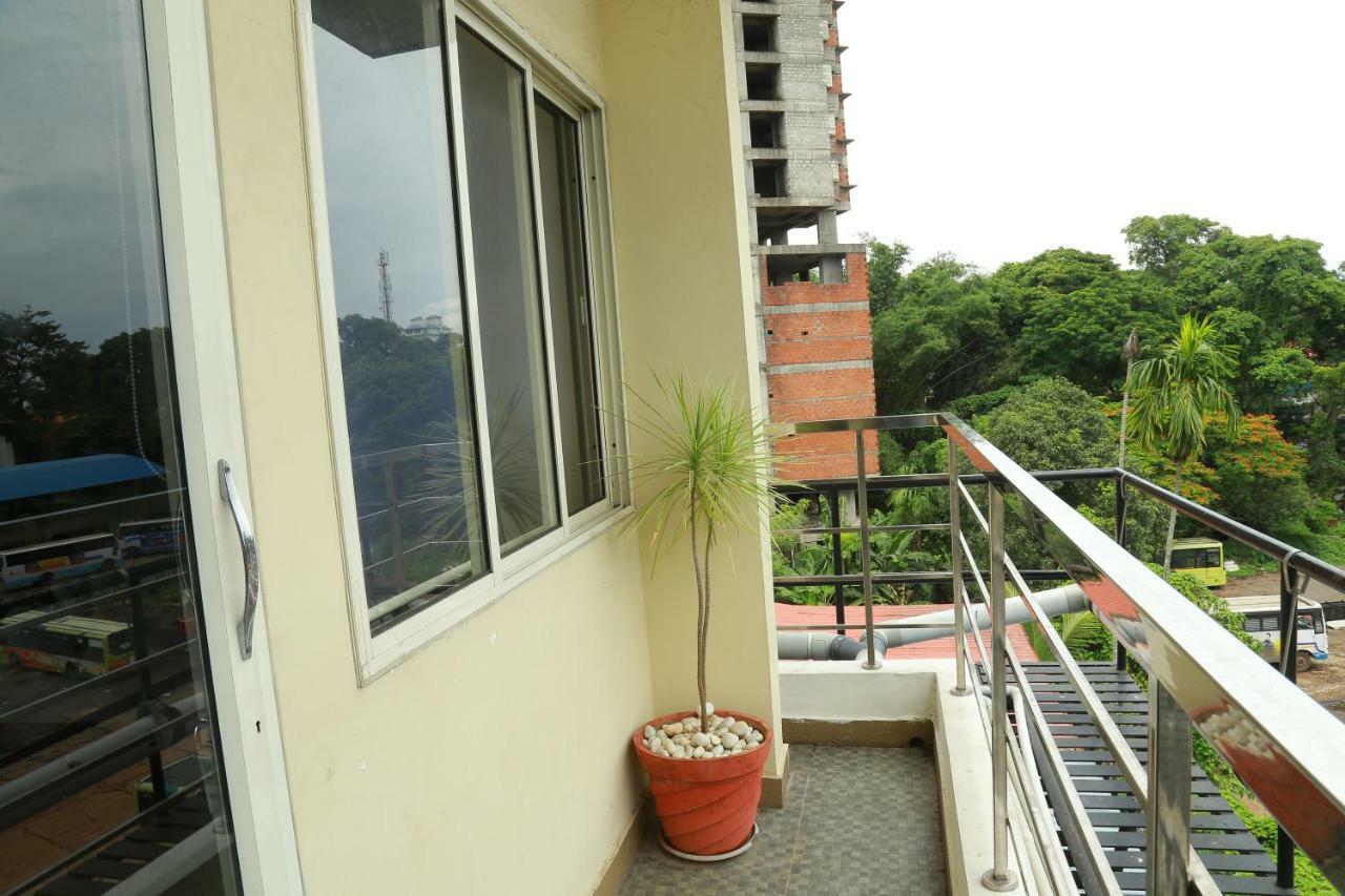 Kodavath Regency Alwaye Dış mekan fotoğraf